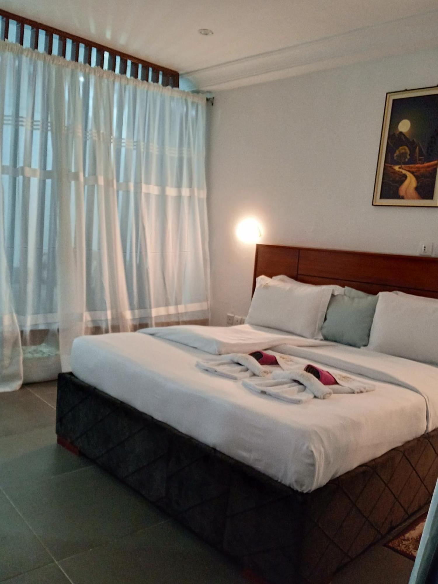 Cofe Hotel Yaounde Exterior photo